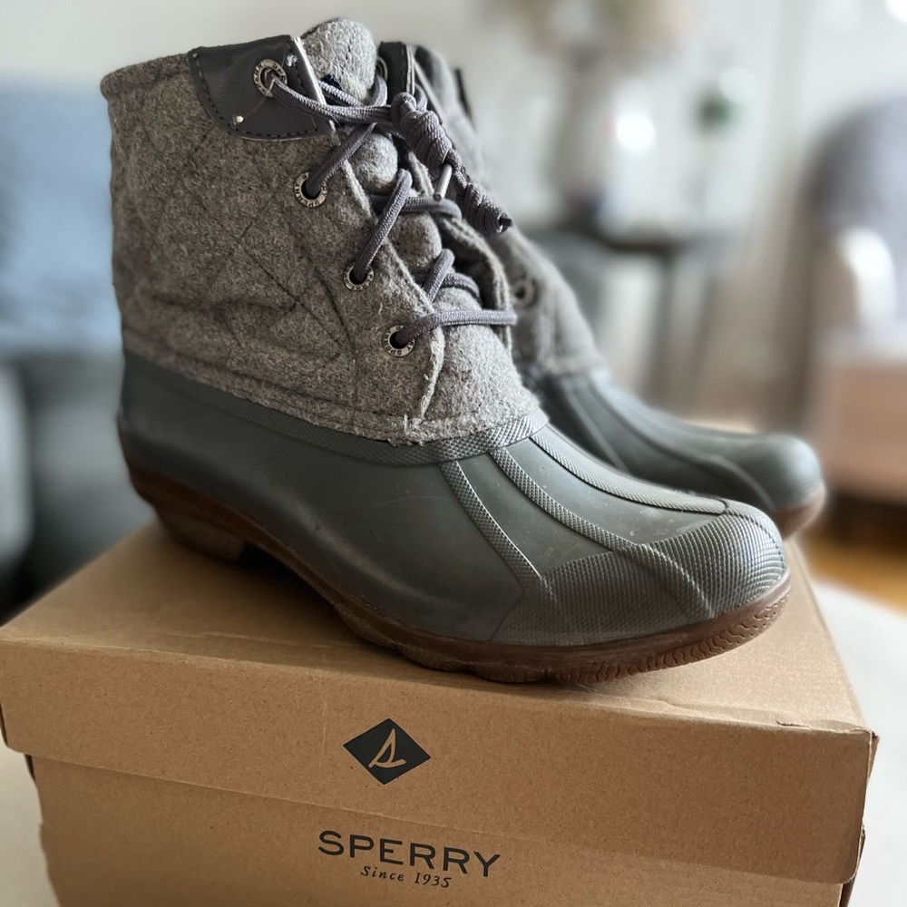 Woman’s winter Sperry boots